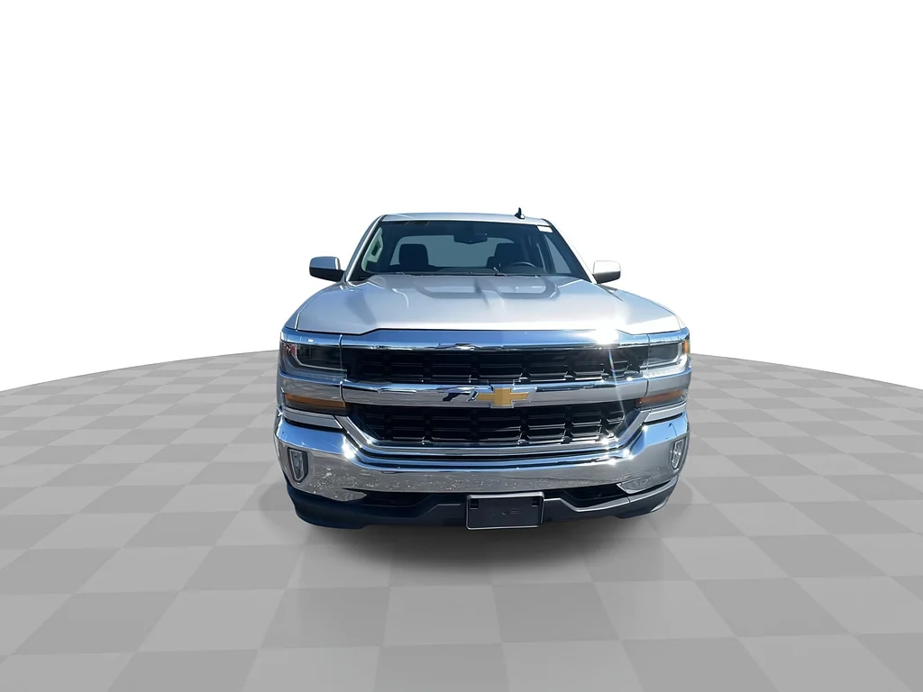 Used 2018 Silver Ice Metallic Chevrolet LT image 4