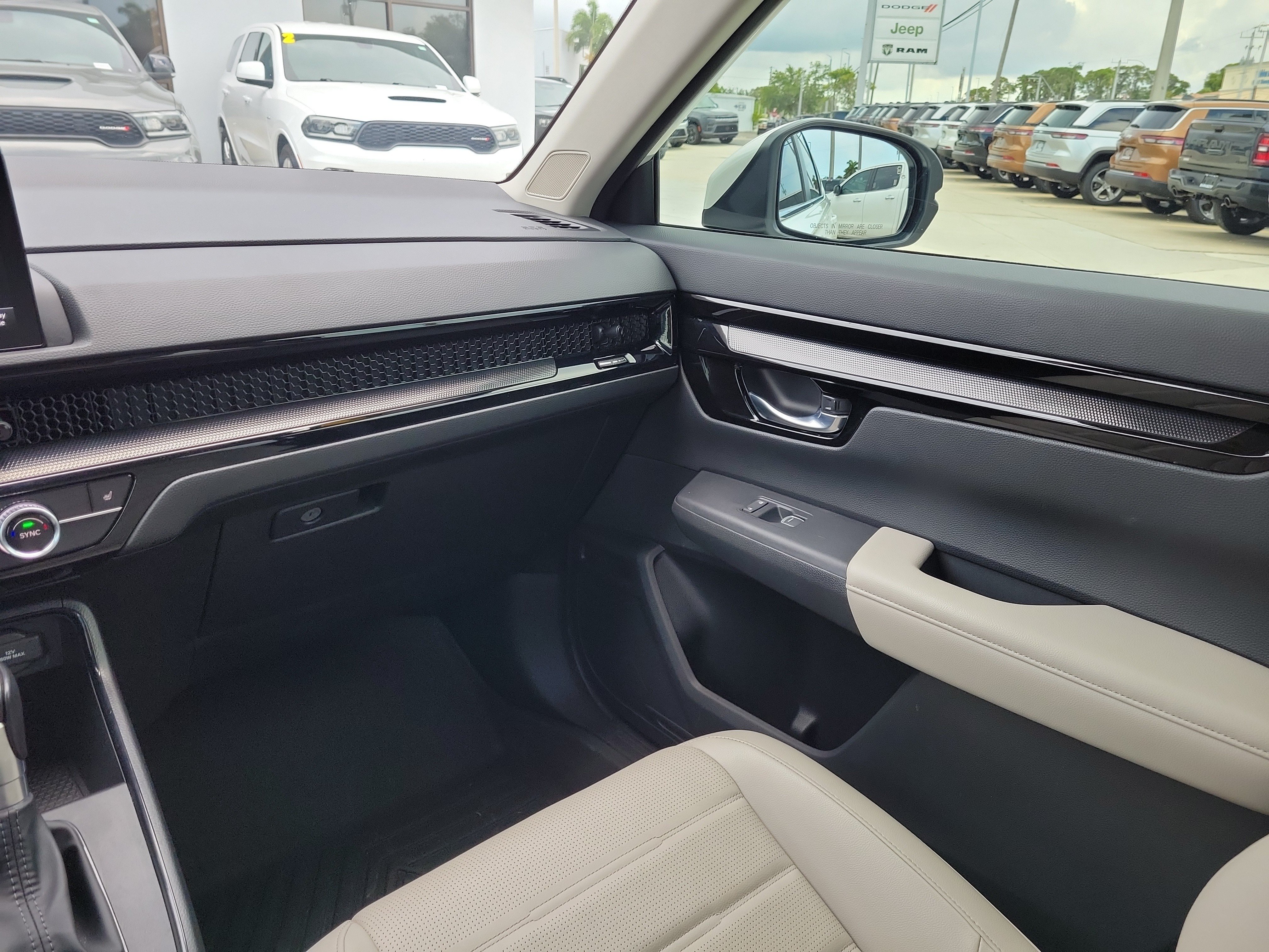 Used 2025 Sparkle Silver Honda EX-L image 17