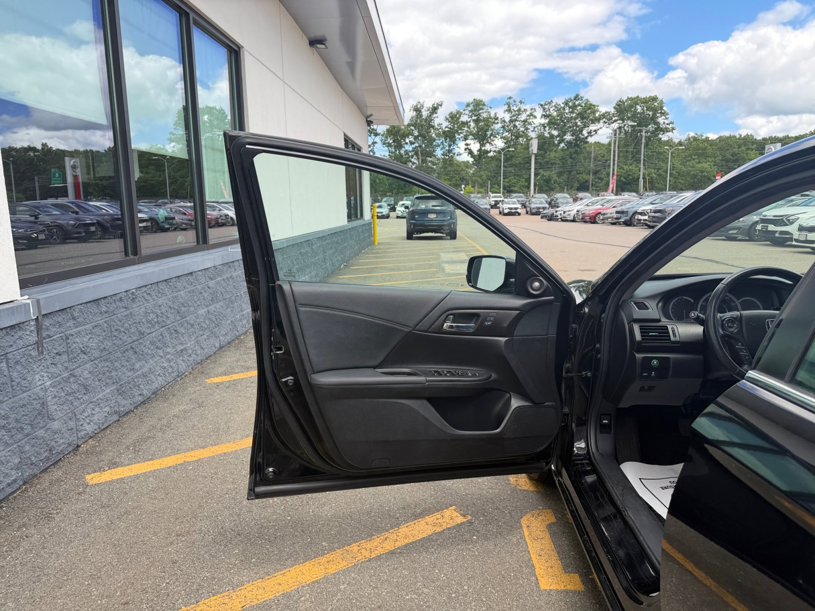 Used 2015 Black Honda EX-L image 27