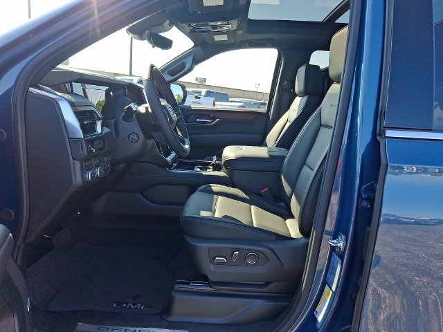 2026 GMC Yukon XL Denali - Photo 10