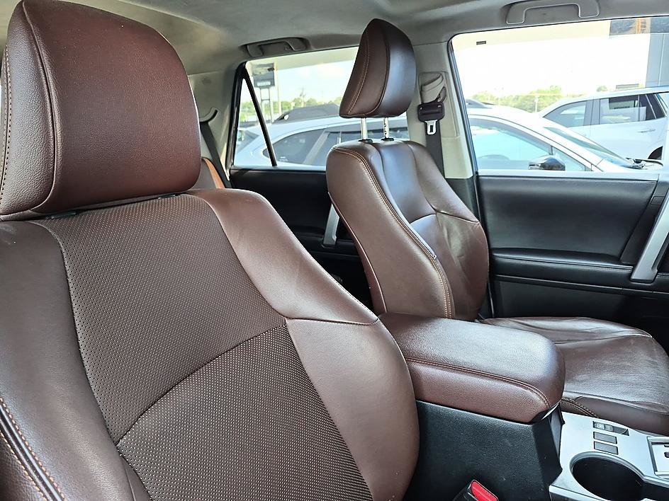 Used 2018  Toyota SR5 image 35