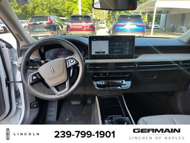Used 2023 White Lincoln Reserve image 13