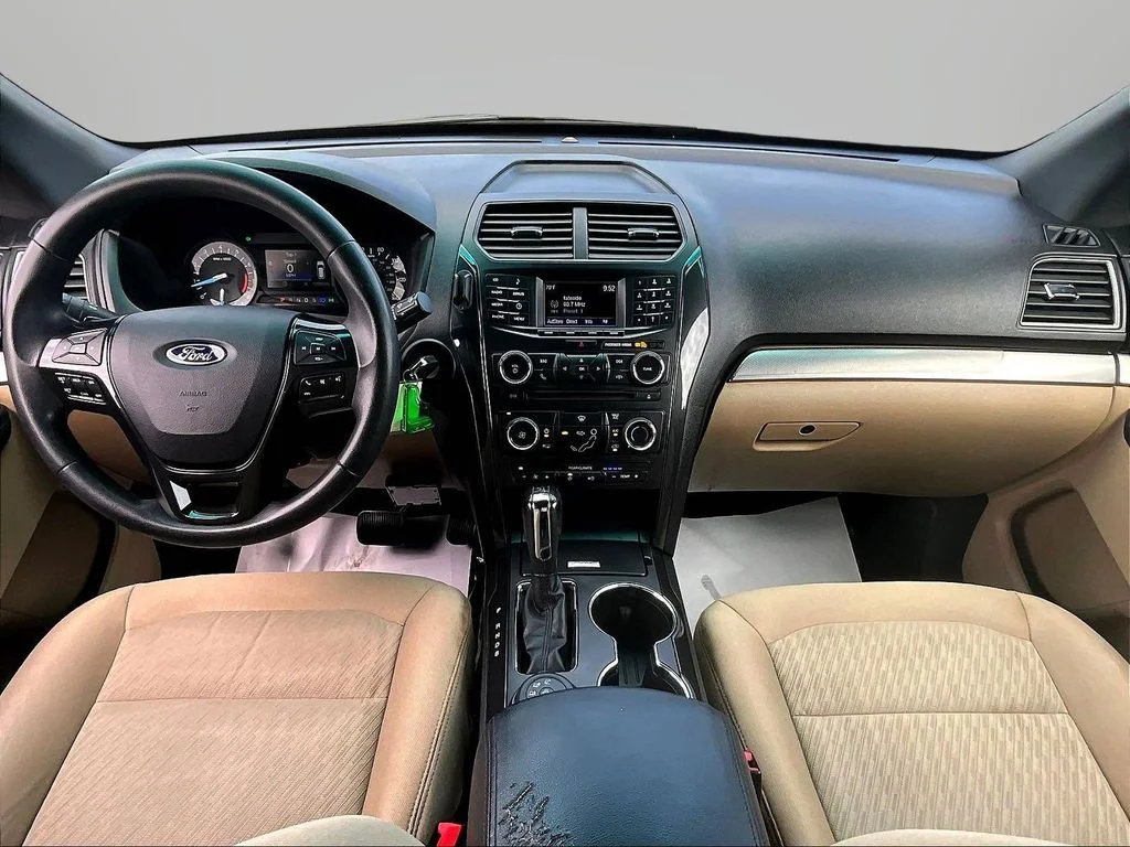 Used 2016 Red Ford Base image 7