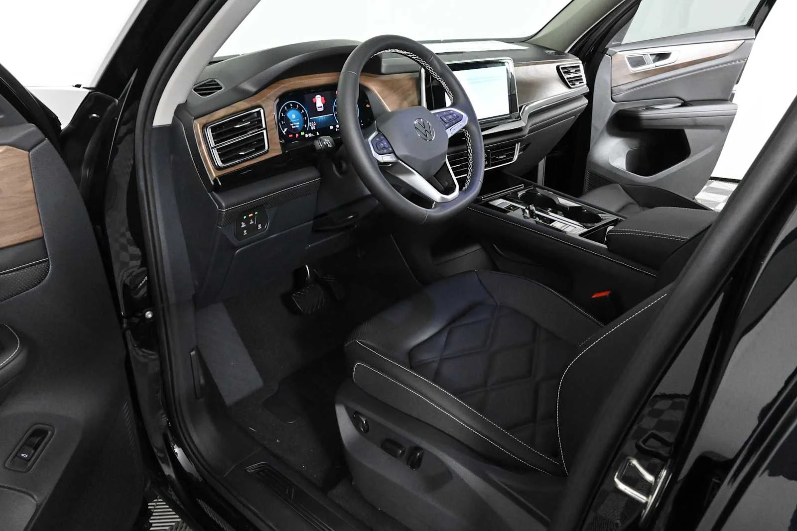 New 2026 Deep Black Pearl Volkswagen 2.0T SE w/Technology image 19