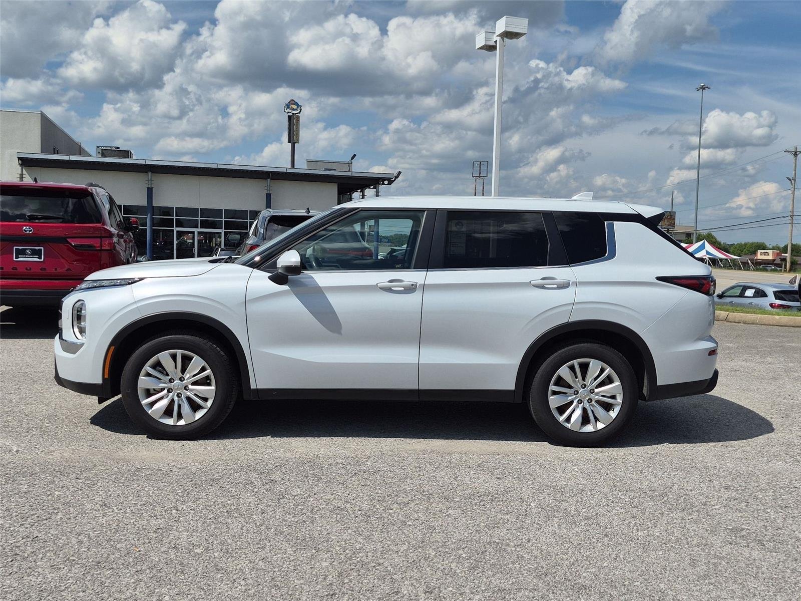 Used 2025 White Diamond Mitsubishi ES image 2