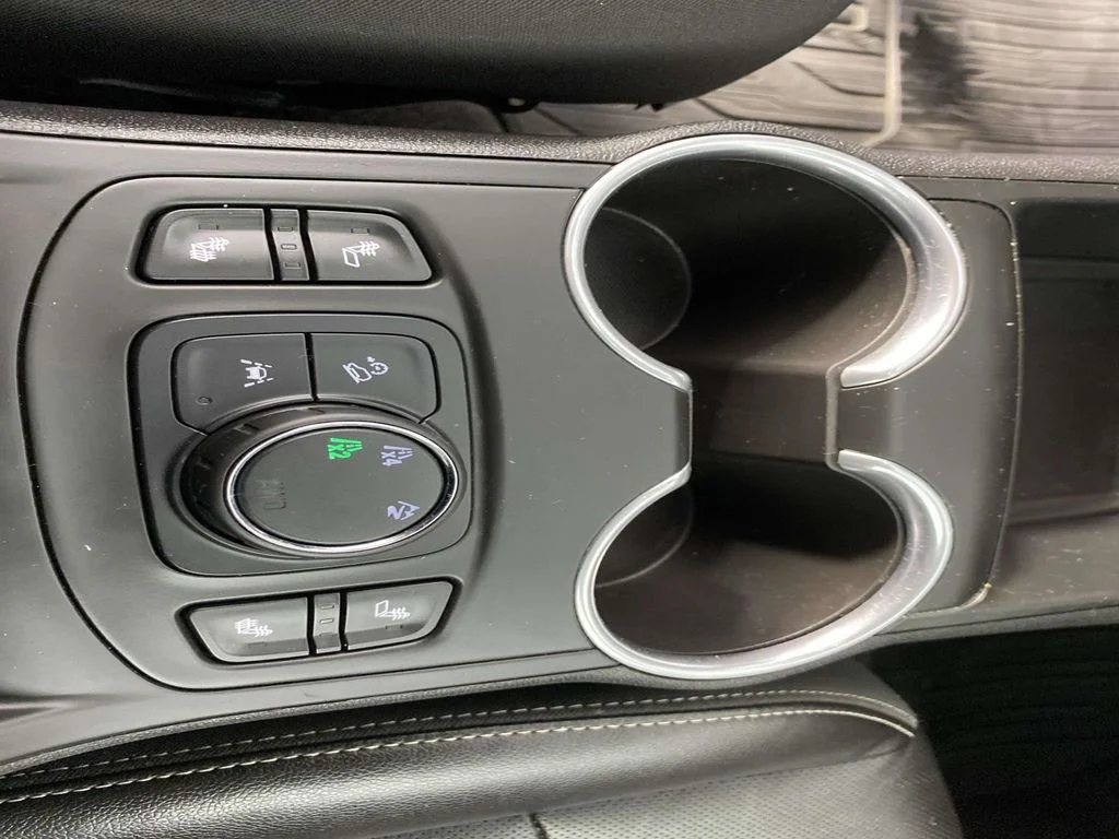 Used 2022 Silver GMC SLT image 23