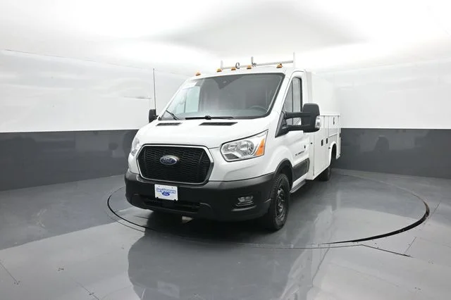 Used 2020 Oxford White Ford Cutaway Utility Box image 4