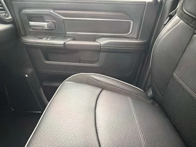 New 2026 Molten Red Pearl-Coat Exterior Paint RAM Laramie image 22