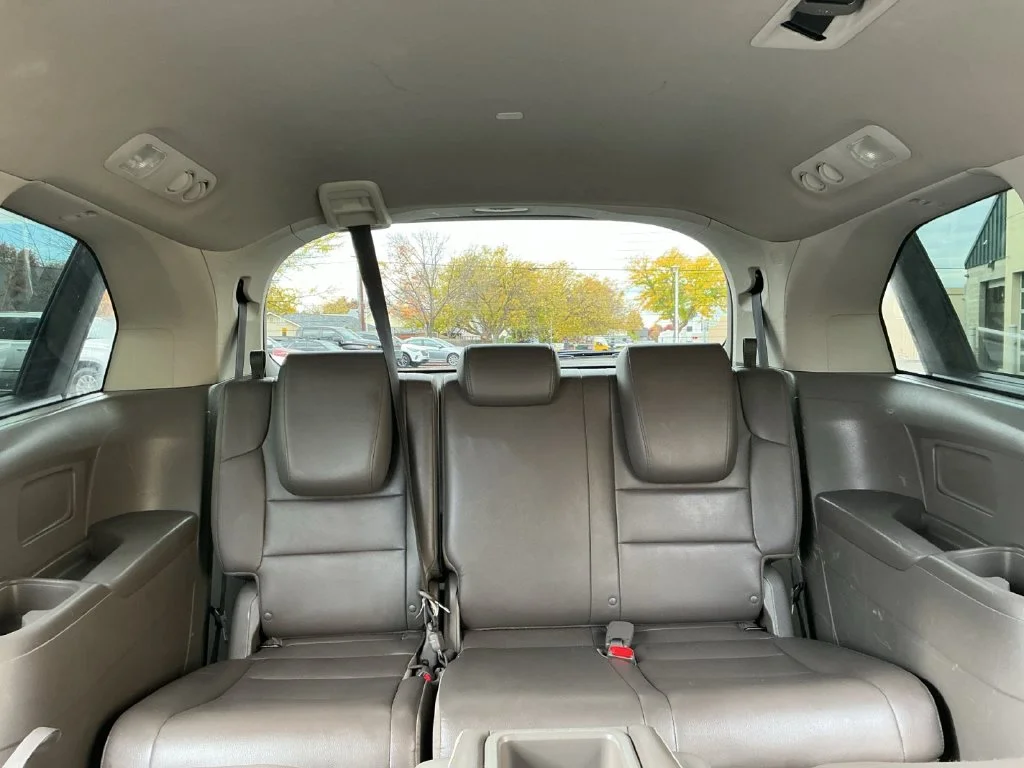 Used 2014 Silver Honda EX-L image 32