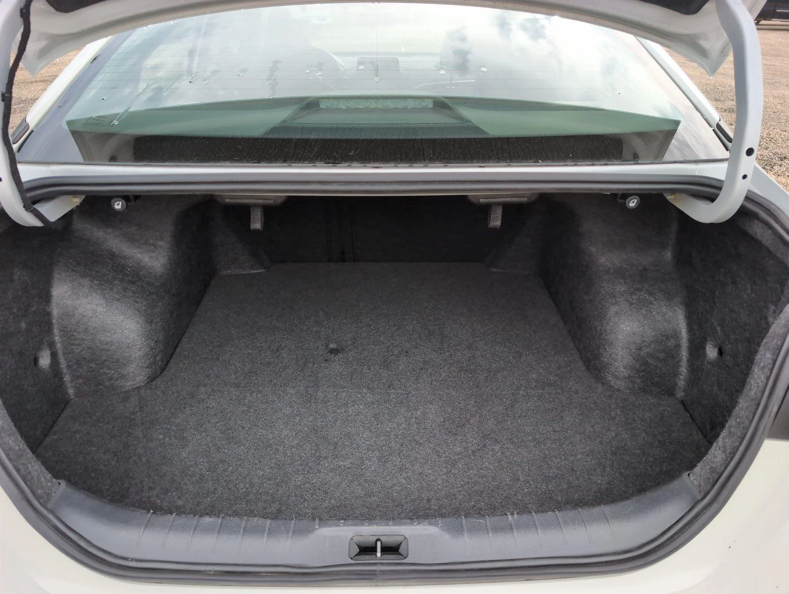 Used 2025 Glacier White Nissan SV image 6