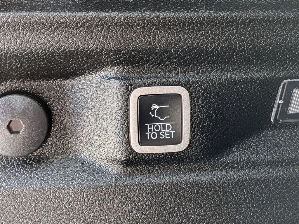 Used 2023 White Jeep Limited image 10