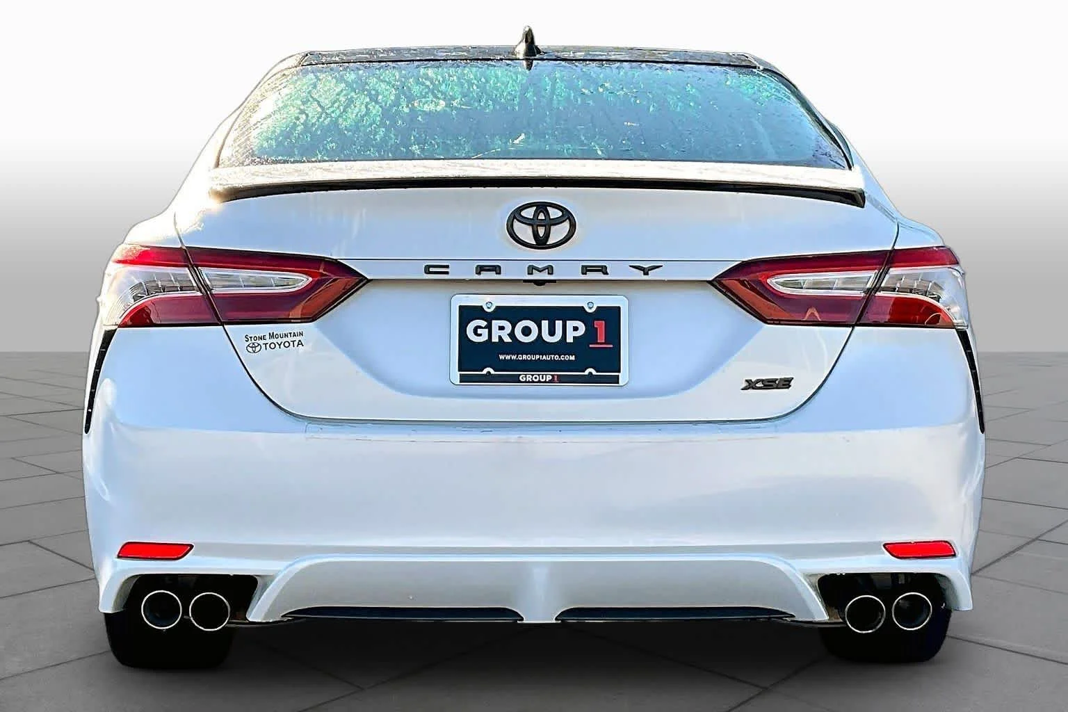 Used 2020 Wind Chill Pearl/Midnight Black Metallic Toyota XSE image 5