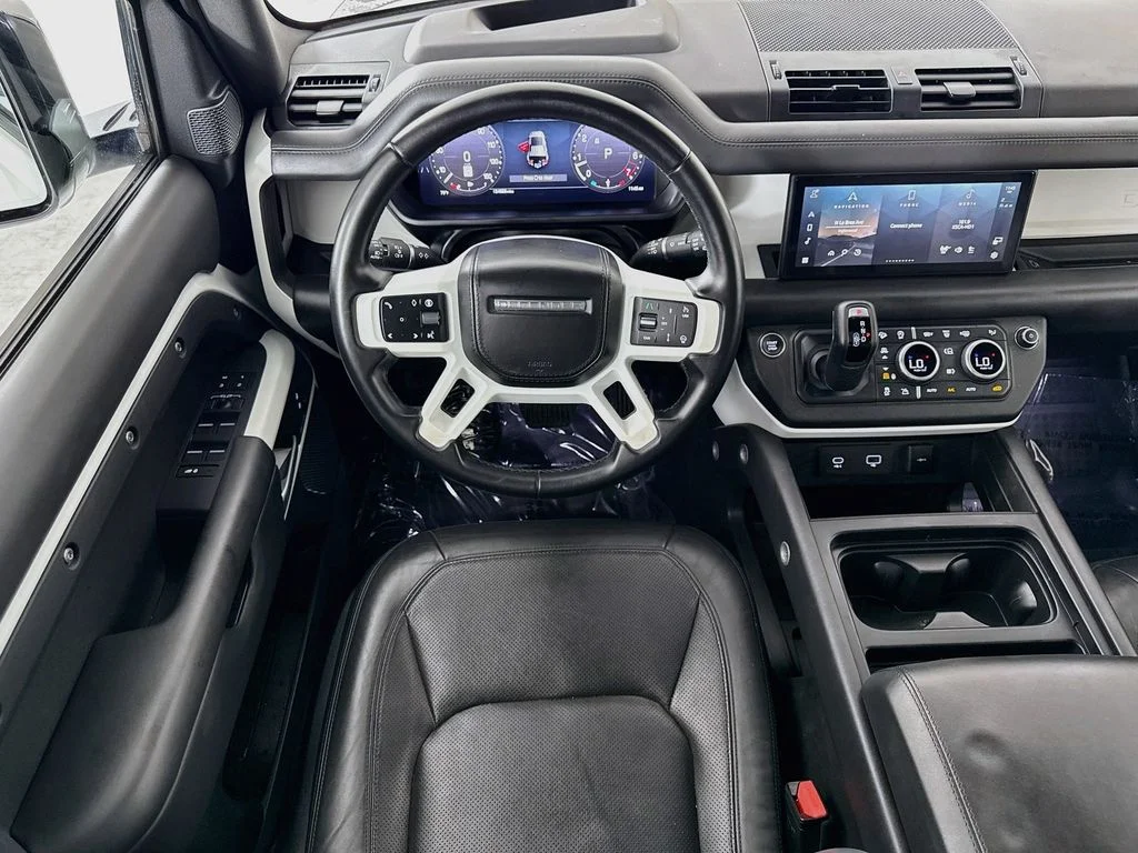 Used 2024 White Land Rover S image 23