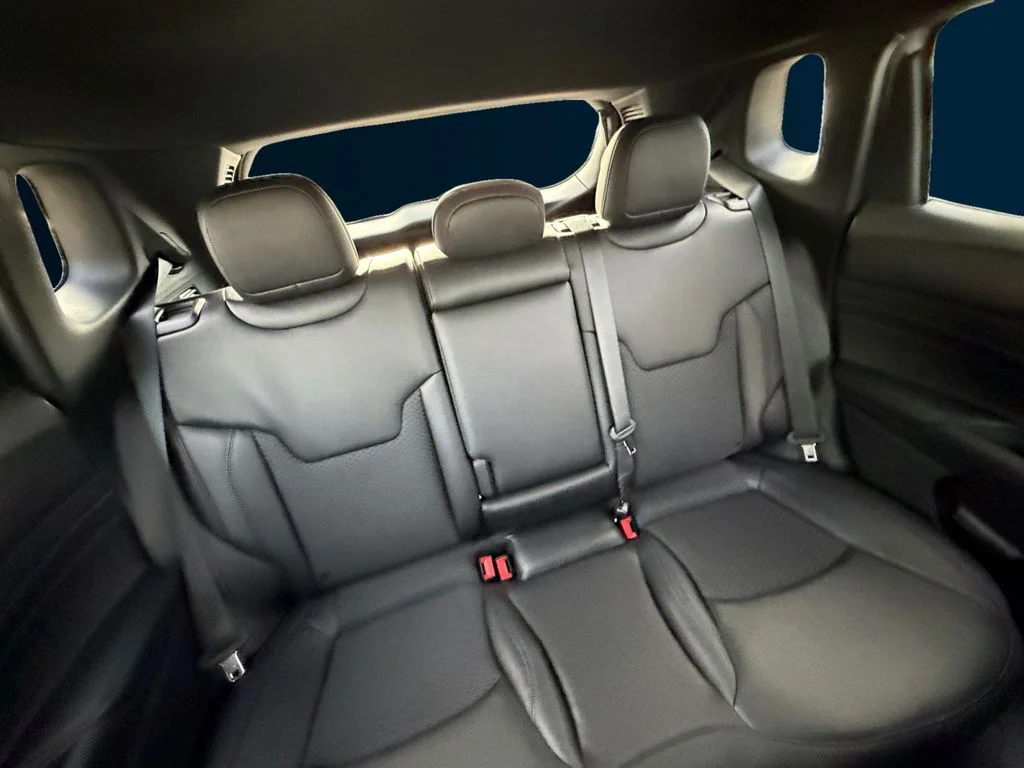 New 2026 Silver Jeep Latitude image 18