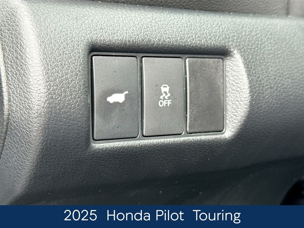 Used 2025  Honda Touring image 21