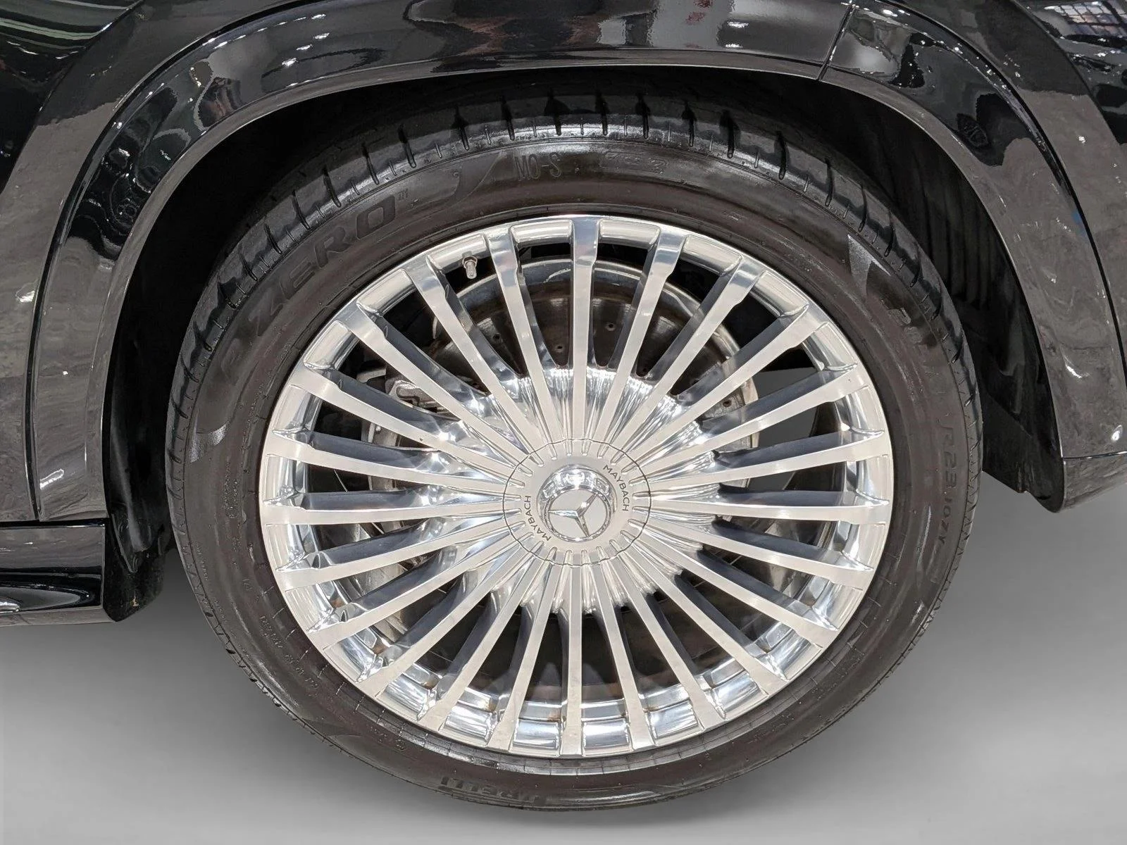 Used 2024 Obsidian Black Metallic Mercedes-Benz Maybach GLS 600 image 25