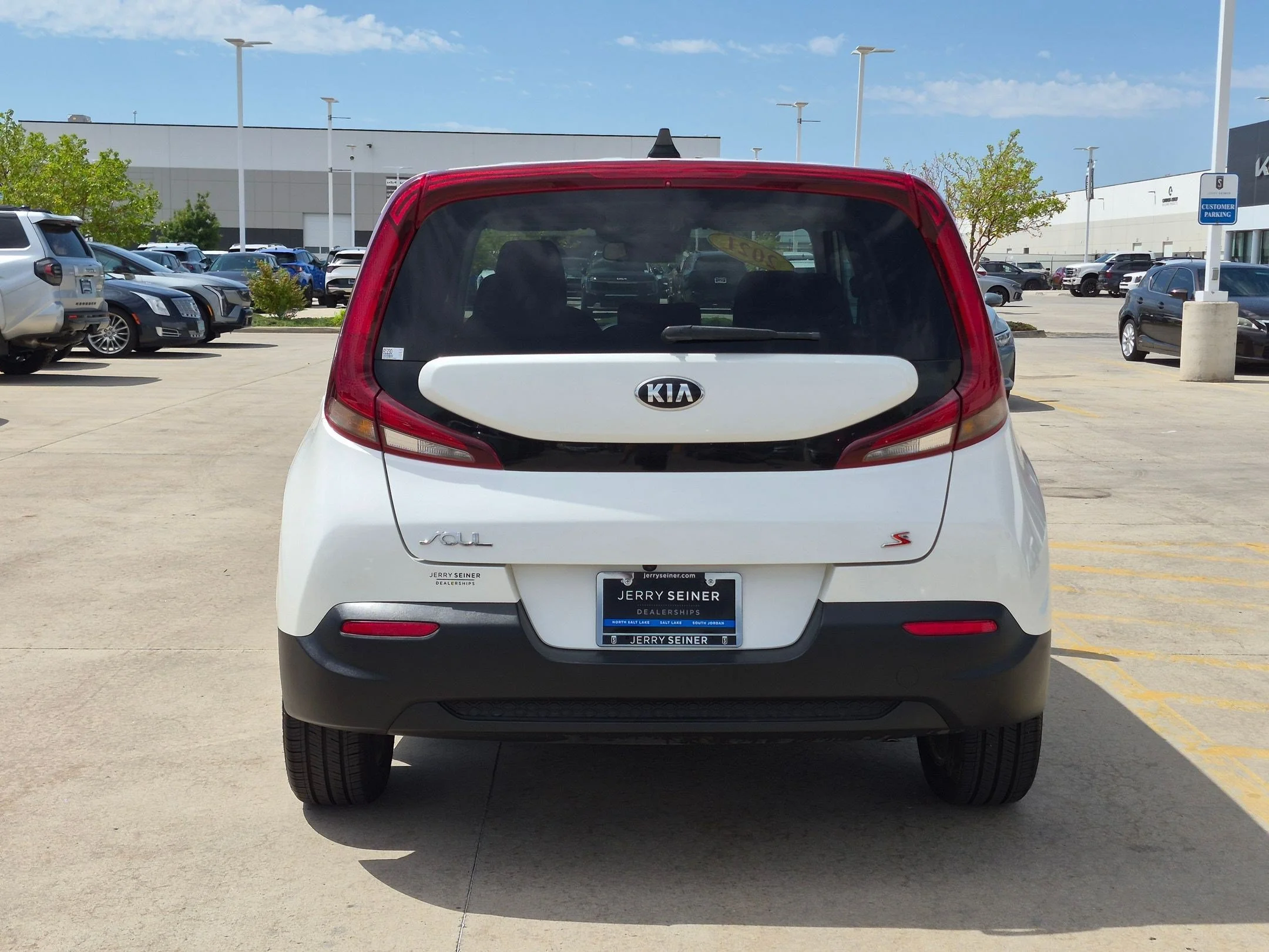Used 2021 Snow White Pearl Kia S image 4
