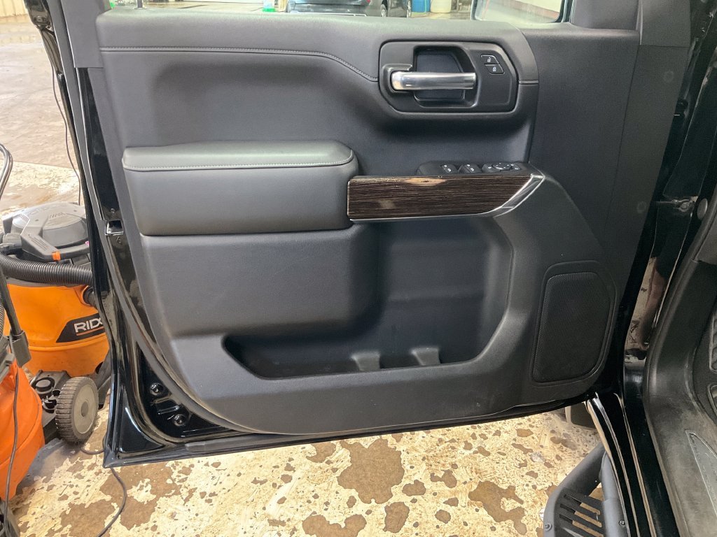 Used 2020 ONYX BLACK GMC Elevation image 15