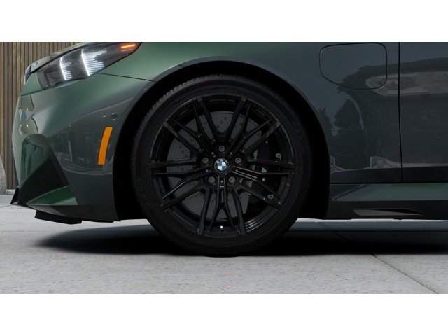 New 2027 Aurora Diamond Green II Metallic BMW M5 image 7