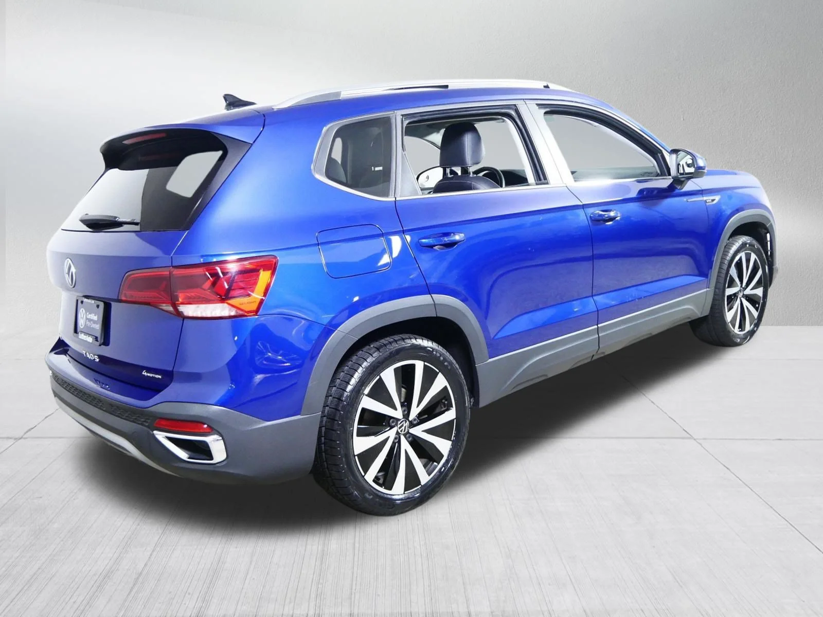 Certified Used 2023 Dusk Blue Metallic Volkswagen SE image 7