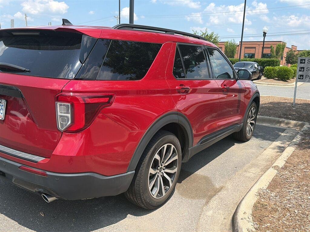 Used 2022 Rapid Red Metallic Tinted Clearcoat Ford ST-Line image 10