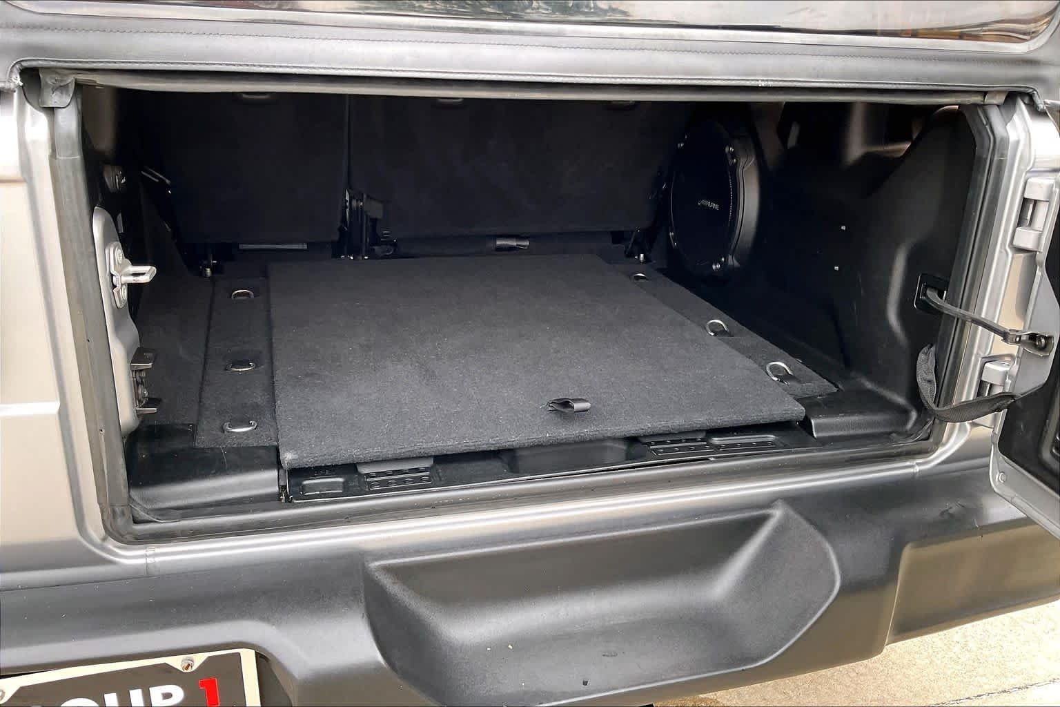Used 2018 Billet Silver Metallic Clearcoat Jeep Sport S image 30