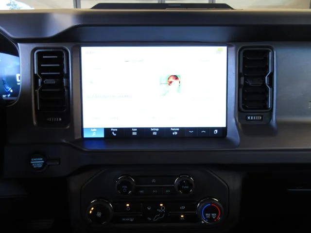 2025 Ford Bronco 4-Door Base - Photo 17