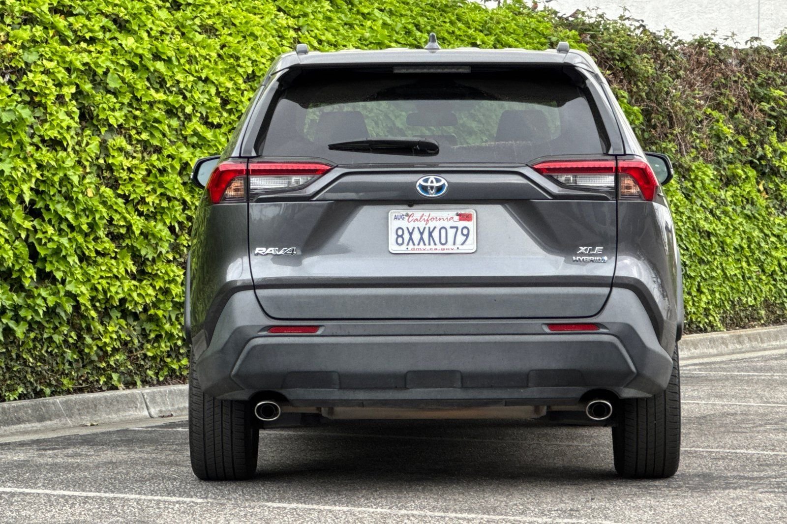 2021 Toyota RAV4 Hybrid XLE Premium photo 4