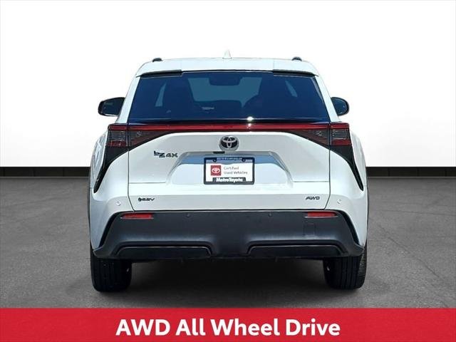 Certified Used 2024 WIND CHILL PEARL Toyota XLE image 8