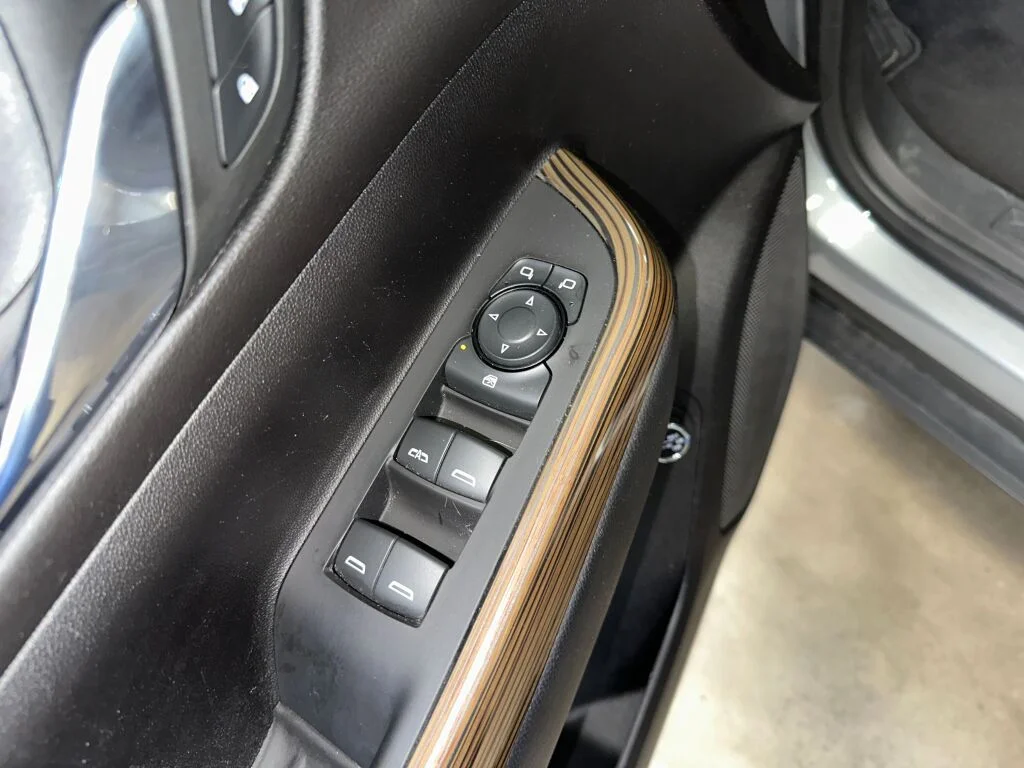2023 GMC Acadia SLE - Photo 8