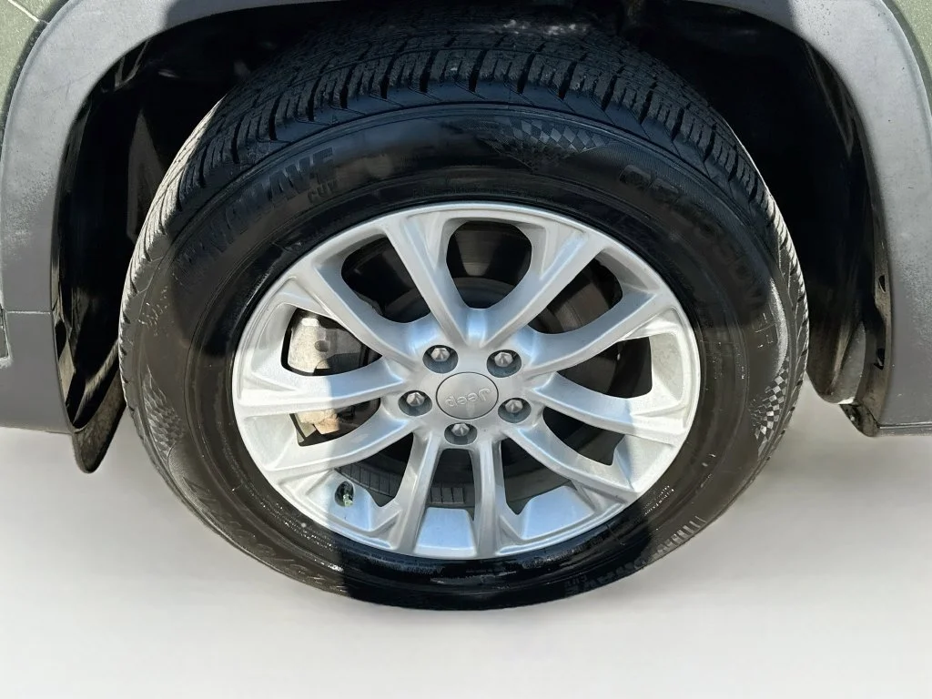 Used 2020 Green Jeep Latitude image 38