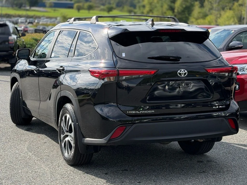 Used 2023 Black Toyota XLE image 3