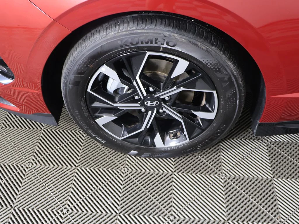 Used 2025 Red Hyundai SEL image 16