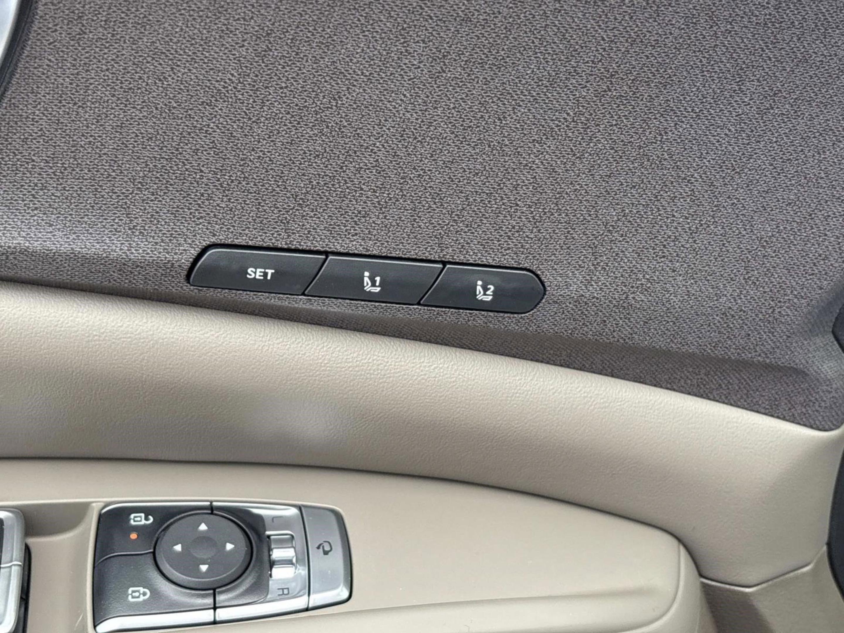 New 2026 Ivory Silver Kia EX image 21