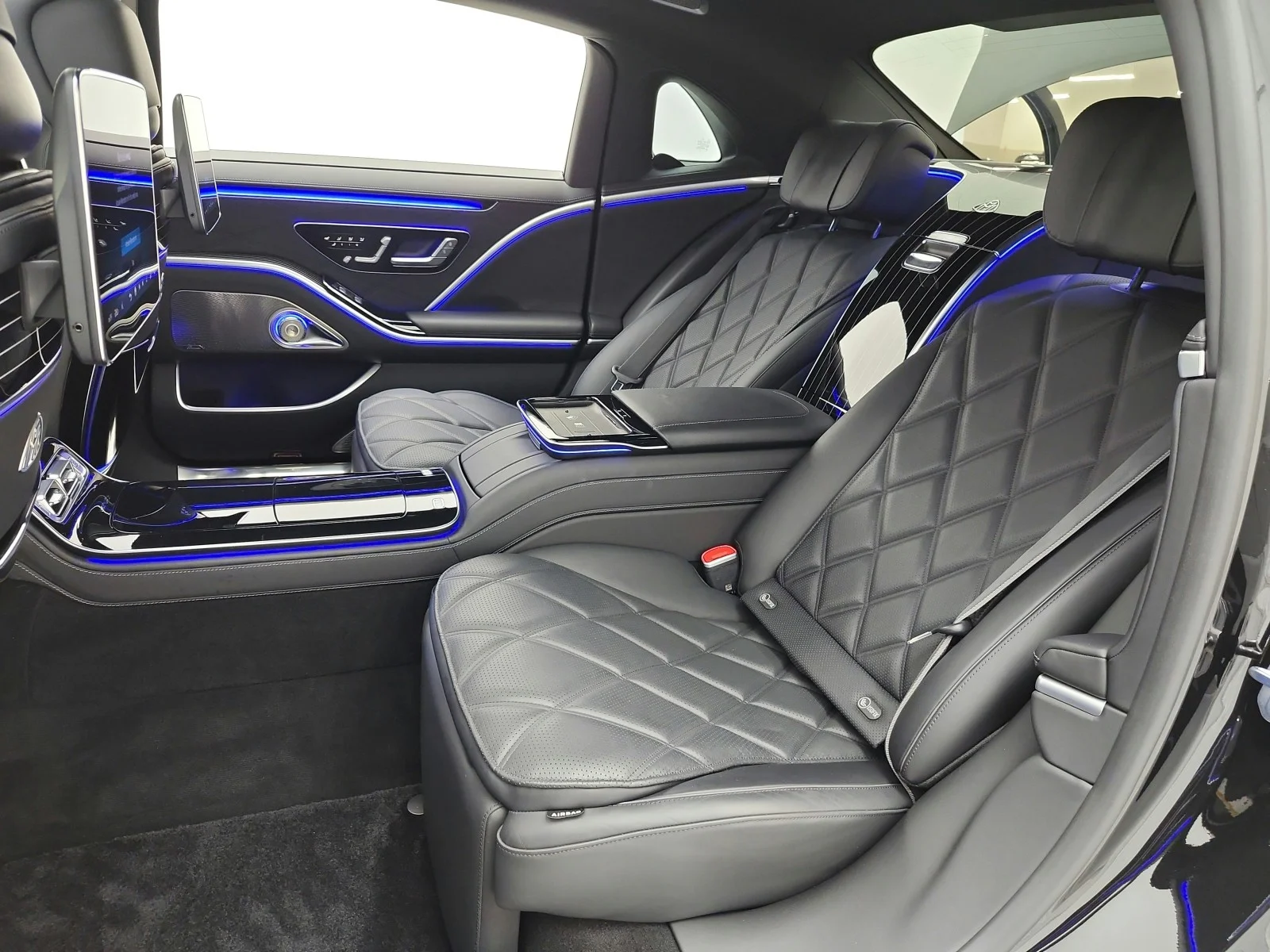 Certified Used 2023 Obsidian Black Mercedes-Benz Maybach S 680 4MATIC® Sedan image 16