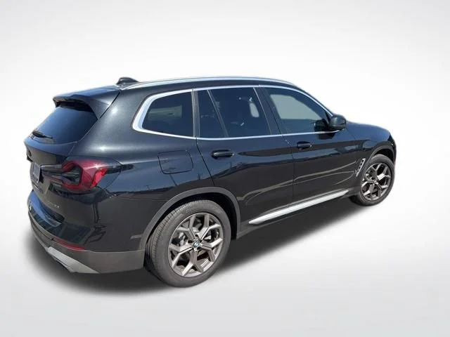 Used 2022 Black BMW sDrive30i image 9