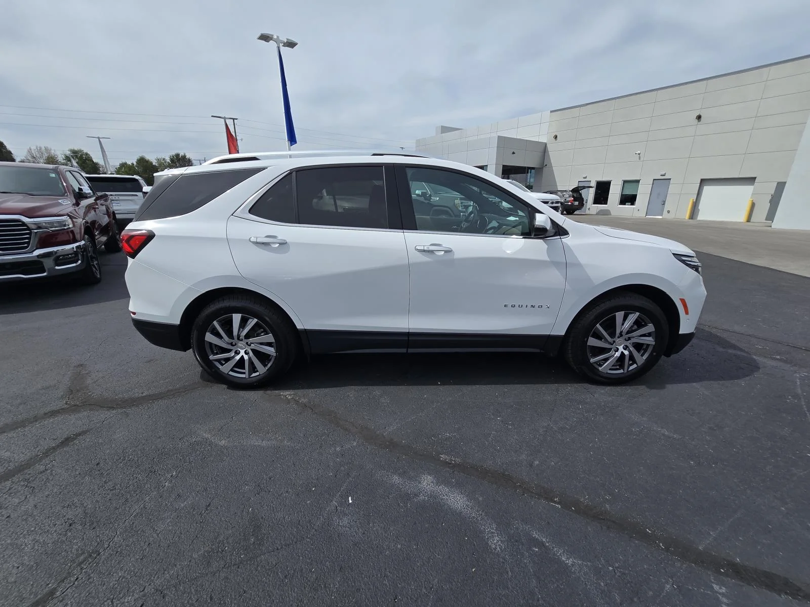 Used 2023 SUMMIT WHITE Chevrolet Premier image 8