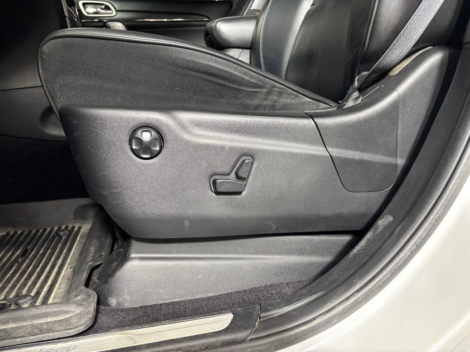 Used 2018 Bright White Clearcoat Jeep High Altitude image 13