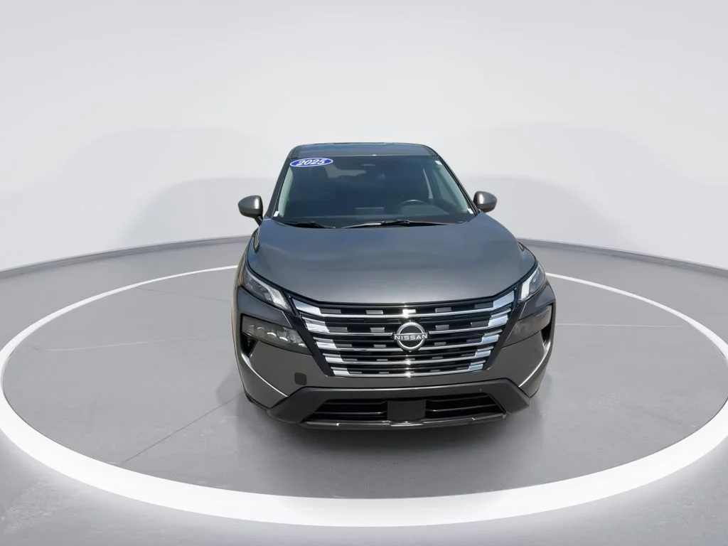 Used 2025 Gray Nissan SV image 3