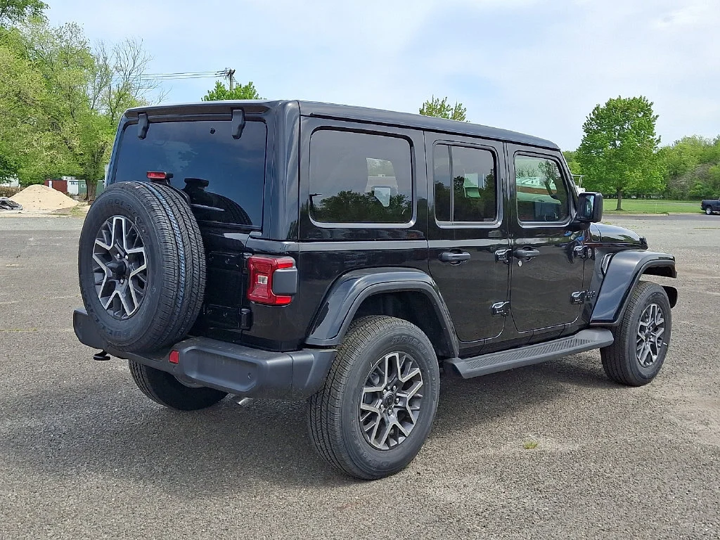 New 2026 Black Clear-Coat Exterior Paint Jeep Sahara image 8