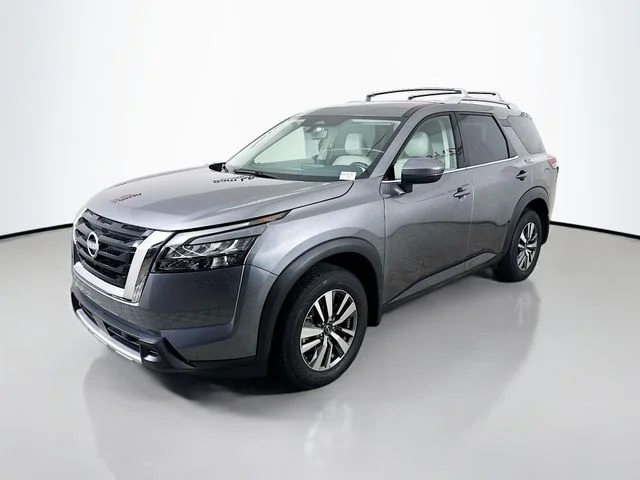 Used 2025 Gray Nissan SL image 3