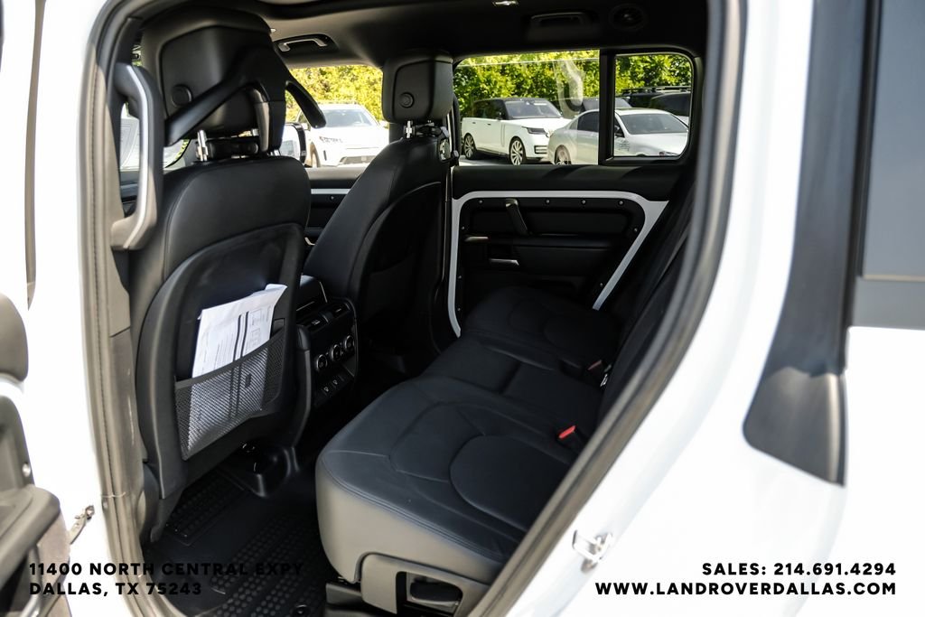 Used 2025 Fuji White Land Rover X-Dynamic SE image 29