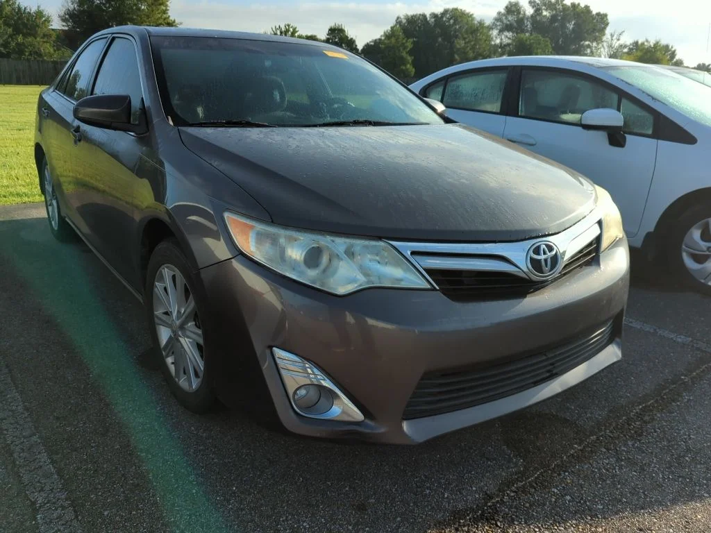Used 2014 Magnetic Gray Metallic Toyota XLE image 2