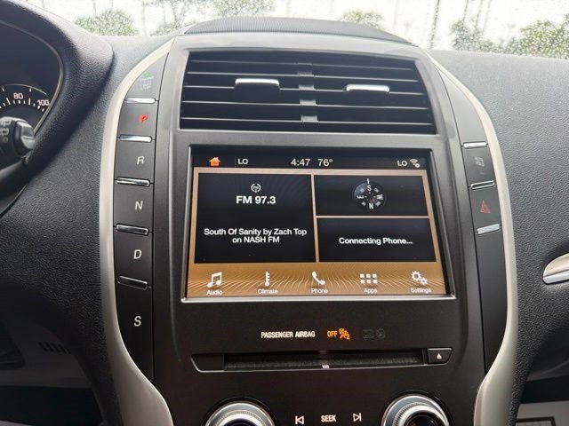 Used 2017 Ingot Silver Lincoln Premiere image 31