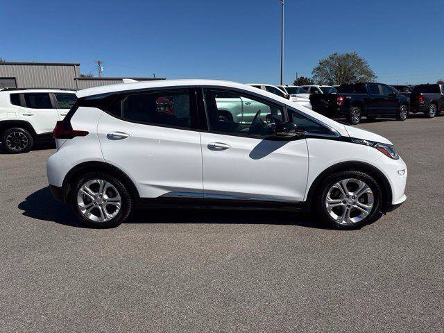 Used 2017 White Chevrolet LT image 9