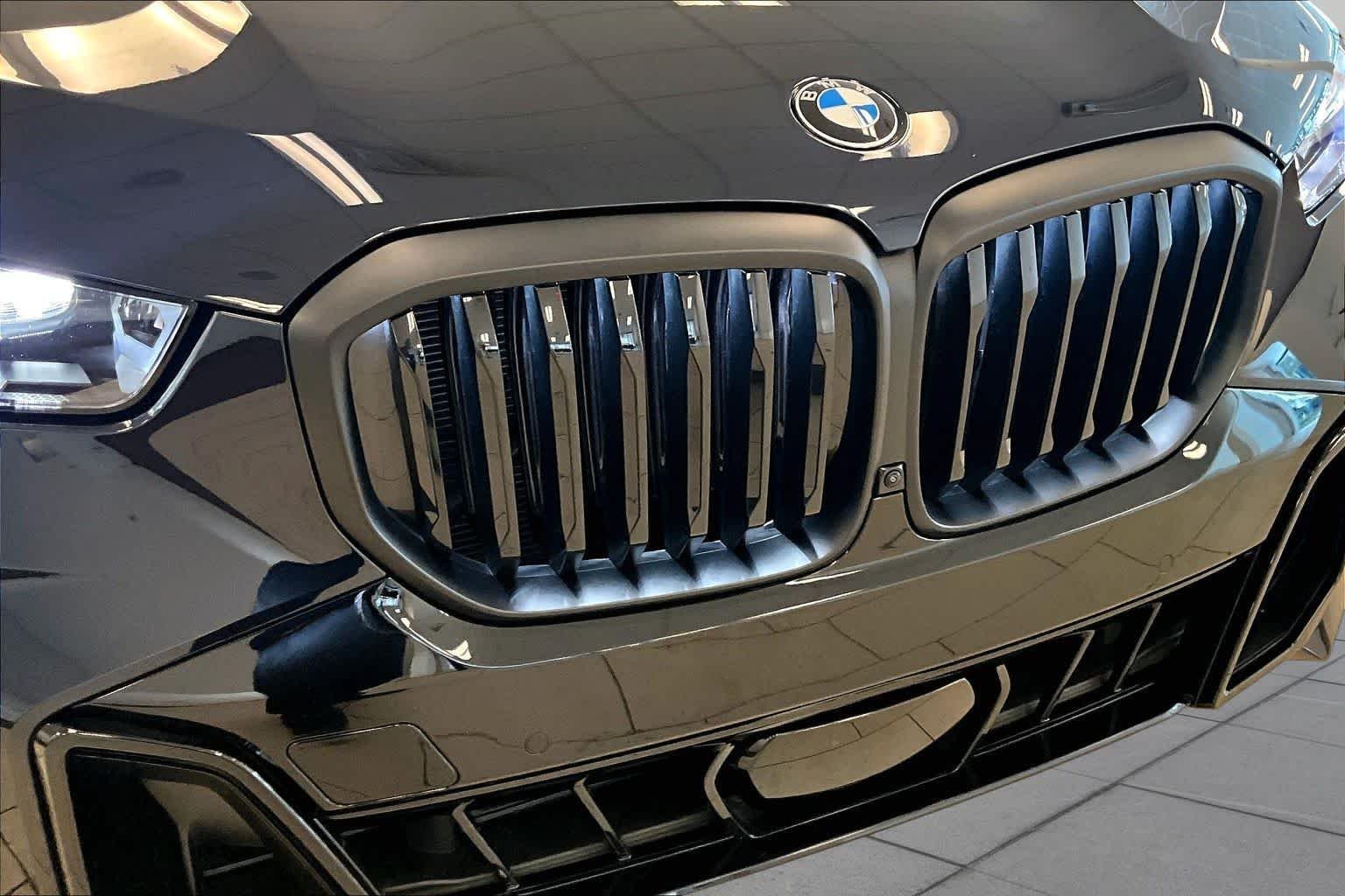 Used 2024 Carbon Black Metallic BMW xDrive40i image 28
