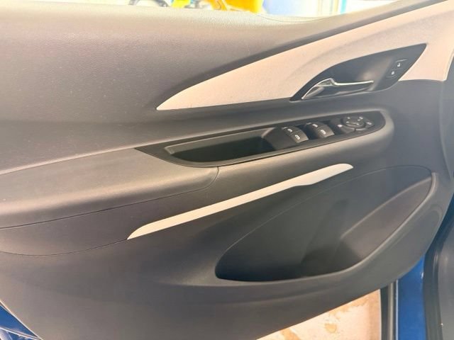 Used 2017 Includes (TUS) Black grille. Chevrolet LT image 10