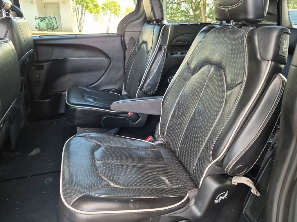 Used 2021 Ceramic Gray Clearcoat Chrysler Limited image 28