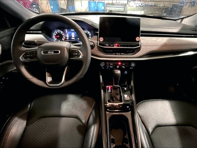 Used 2024 Silver Jeep Latitude image 16
