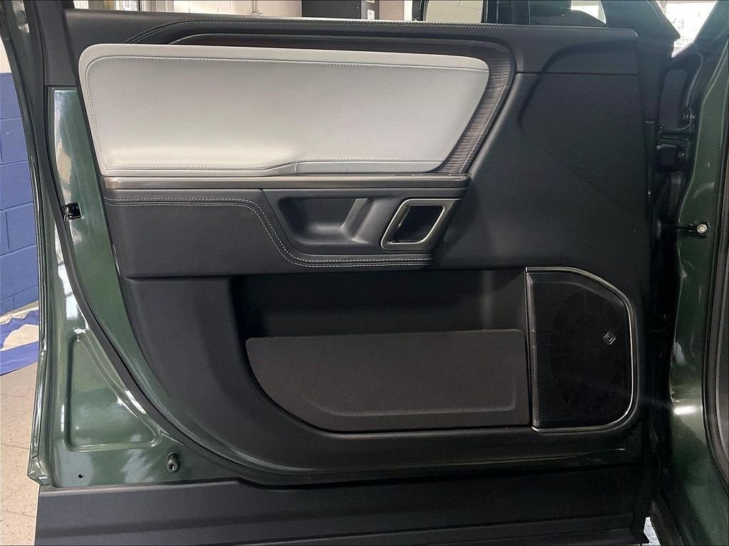 Used 2023 Green Rivian Adventure image 9